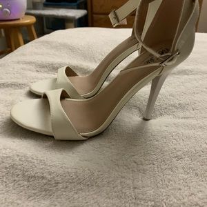 Mossimo cream 3 inch heels. Never worn